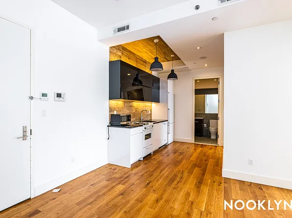 73 Montrose Avenue image 1 of 21