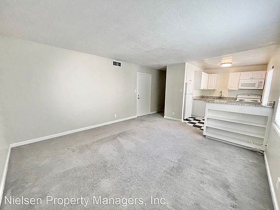 4th image of 2414 Capitol Ave APT 5