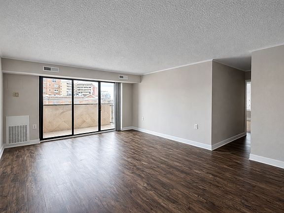 2nd image of 520 W Franklin St #1-0404
