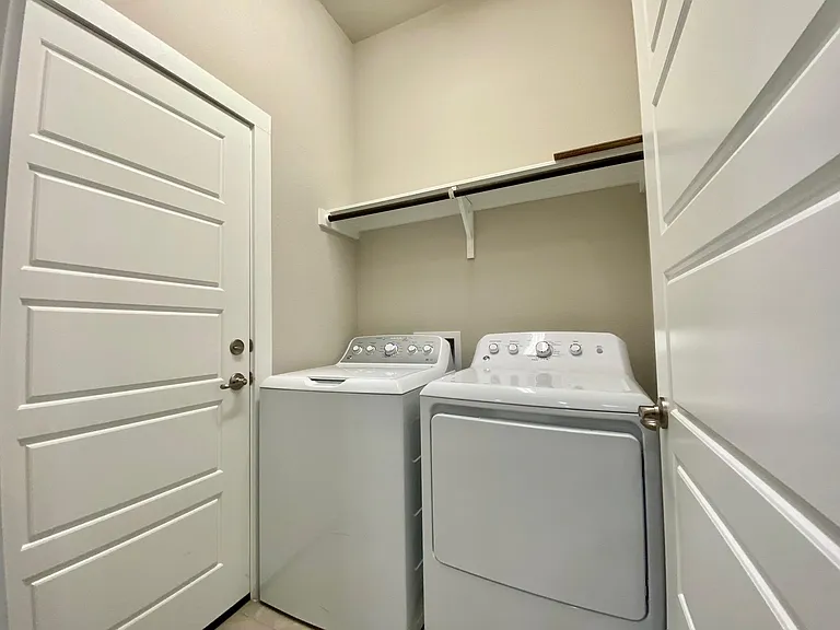 1550 Harwell Loop — Photo 17