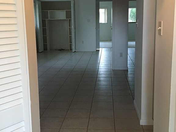3rd image of 510 Summerset Ct