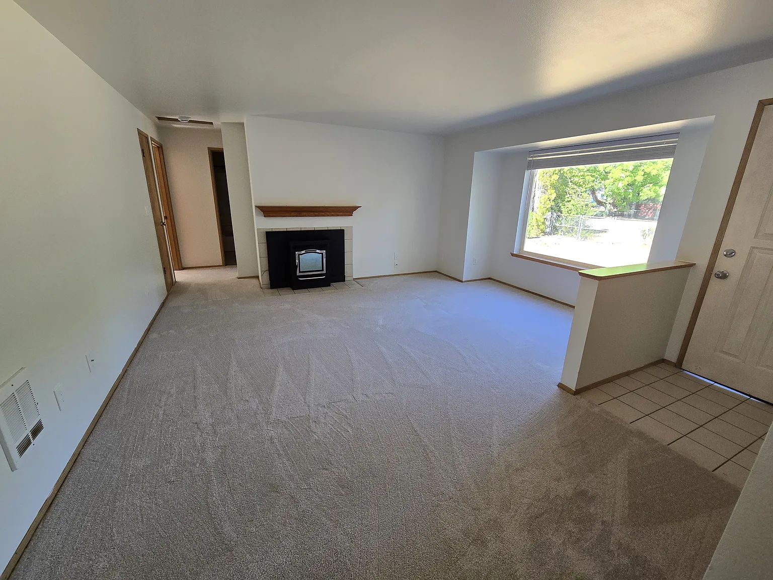 3 bed, 1140 sqft, $2,700 — Photo 3