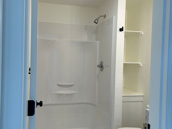 4th image of 548 N Locust St