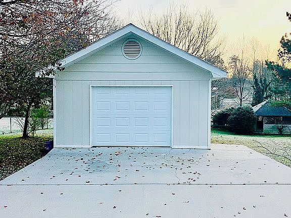 Detached Garage