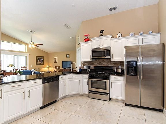 4th image of 347 Prince Charles Dr