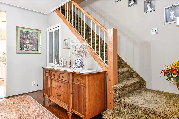 Sold by Trademarko Realty Inc | media 9
