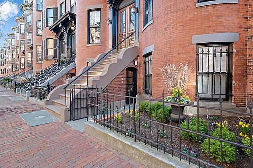 120 Pembroke St #1 Photo 1