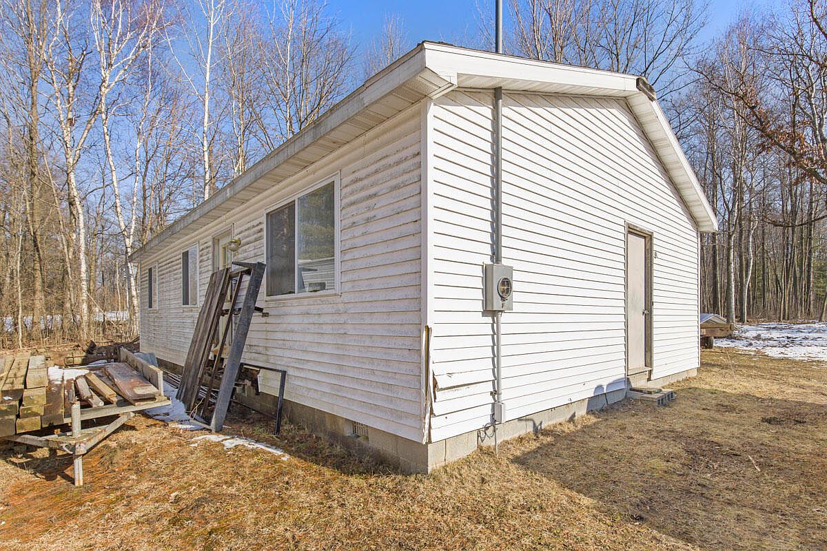 7979 Ojibwa Home 2, Weidman, MI 48893 Zillow