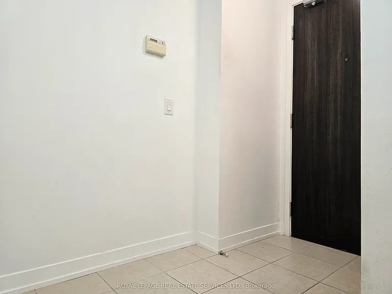 840 Queens Plate Dr #1305 — Photo 8