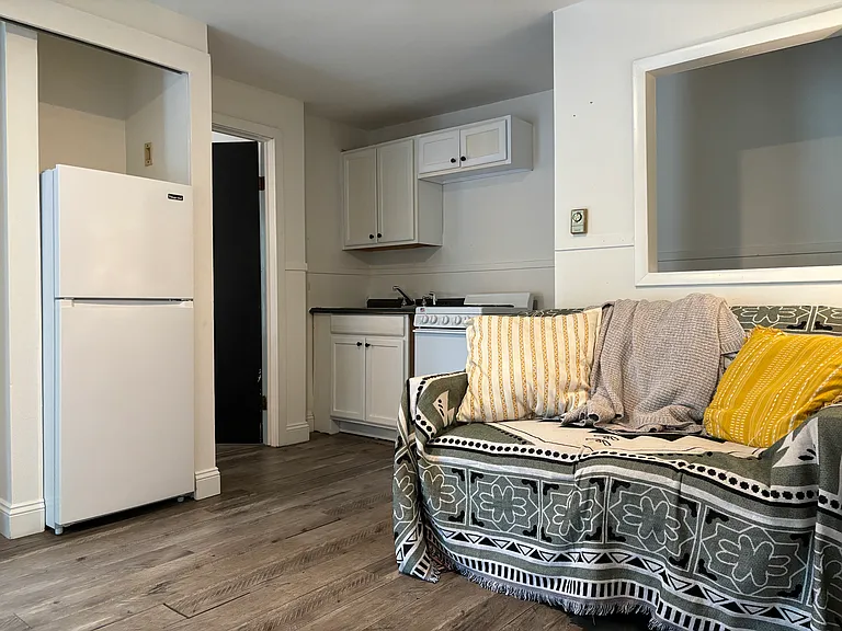 40 Groton Ave #1WF — Photo 2