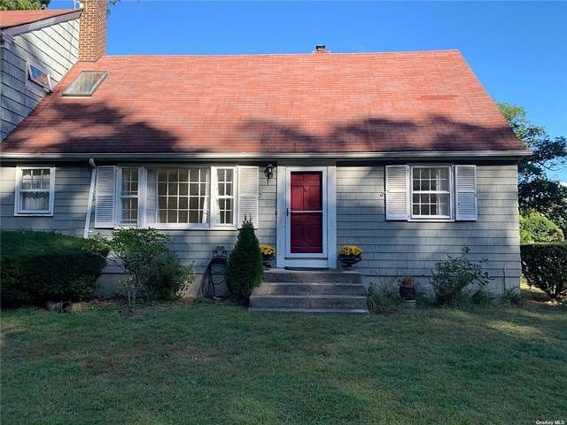 1st image of 20 Peacock Ln
