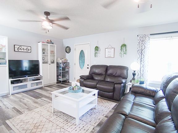 4th image of 322 Joyce Cir