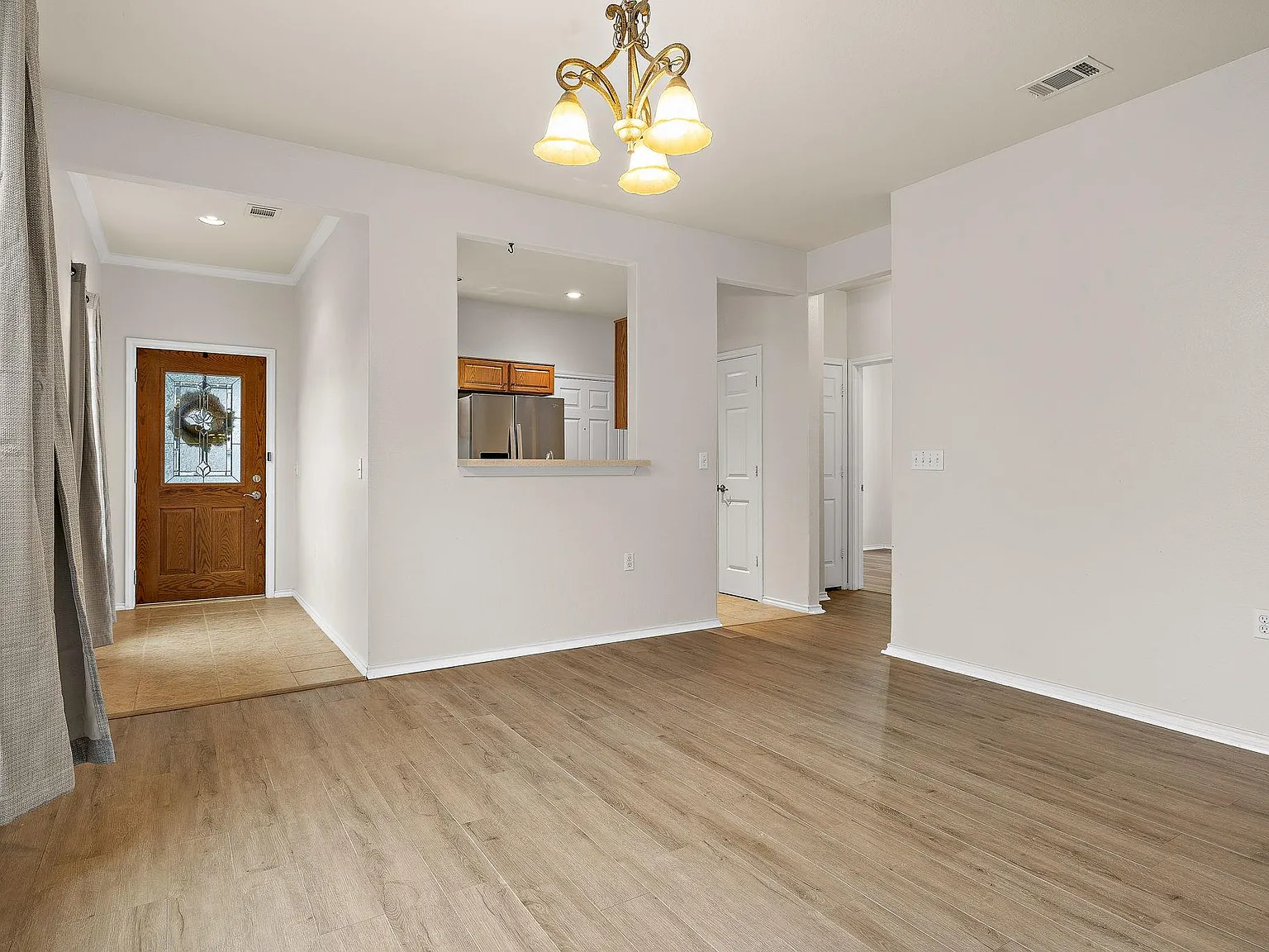 3 bed, 2.0 bath, 1328 sqft, $1,950 — Photo 4