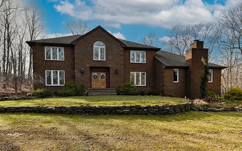 1st image of 63 Tower Hill Ln