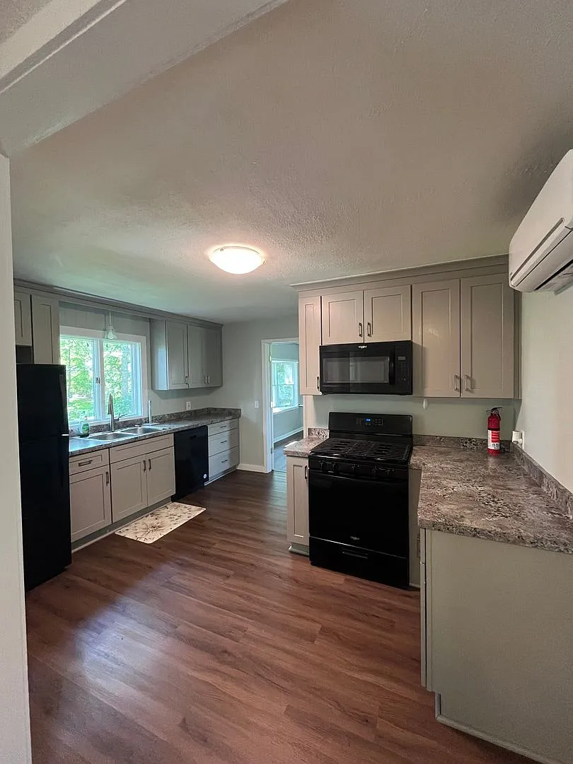 4-Bedroom Single-Family Home for Rent Near RIT! — Photo 3
