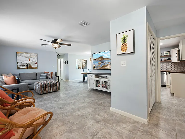 101 River Heights Dr — Photo 3