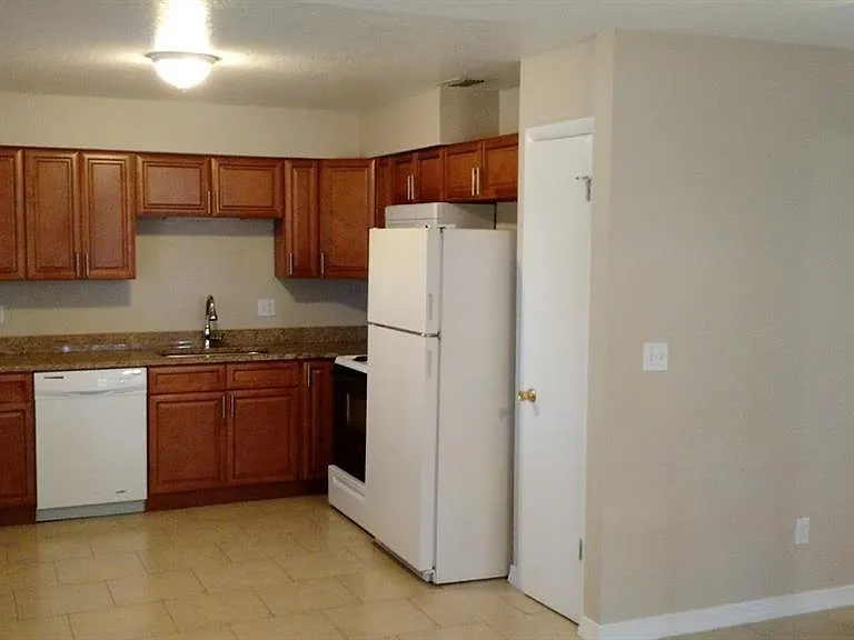 1419 Davidson St — Photo 3
