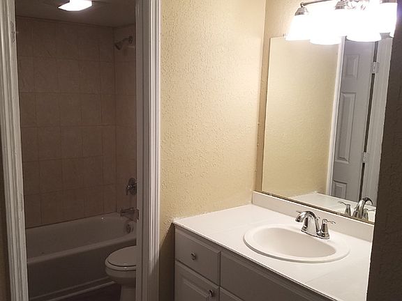 5th image of 926 Saranac St