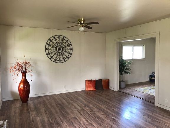 4th image of 104 N Central St