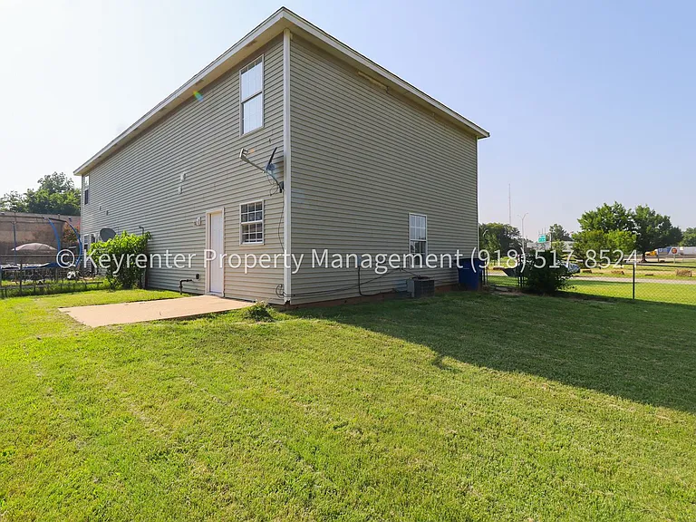 9134 E 24th St — Photo 5