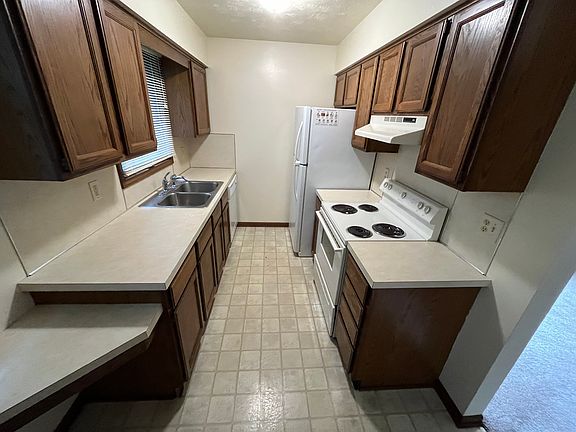 3rd image of 345 Oxford Ct APT 4