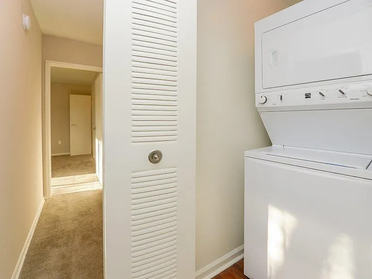 Kings Manor Apartment Homes — Photo 6