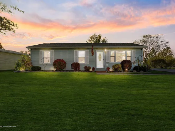 105 Saint Clair St, Capac, MI 48014
