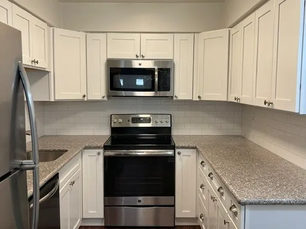 20 Charleston Sq, Cleveland, OH 44143