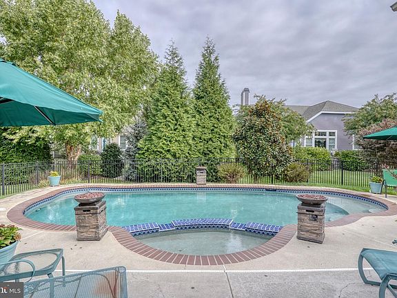 3rd image of 139 Tuscany Dr