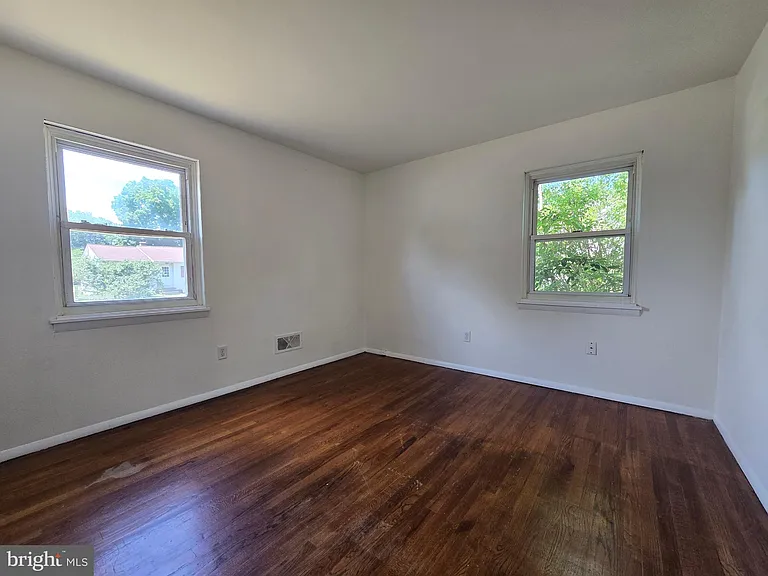11 Glenwood Dr — Photo 32