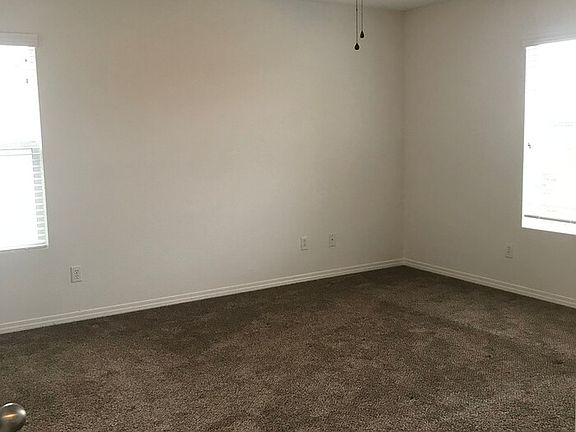 4th image of 33124 Aquamarine Cir