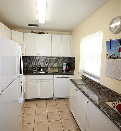 2nd image of 14 Vista Palm Ln