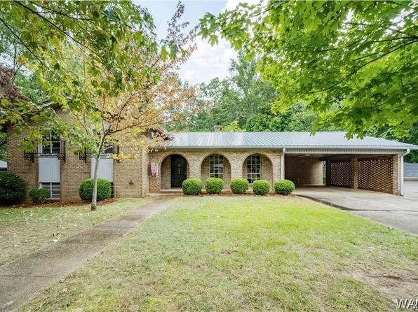 608 Innsbruck Ct, Northport, AL 35473