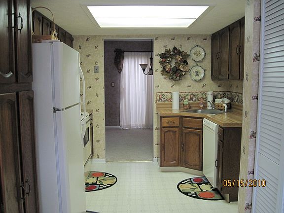 Kitchen has breakfast area.