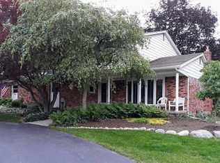 2991 Mohawk Ln, Rochester Hills, MI 48306