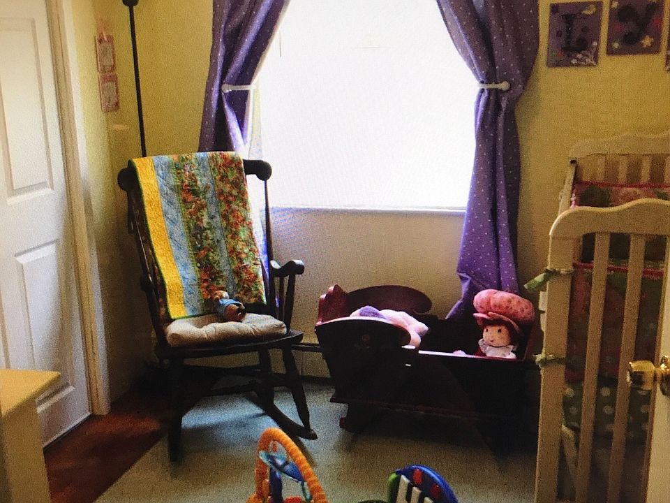 2nd image of 94 Bank St