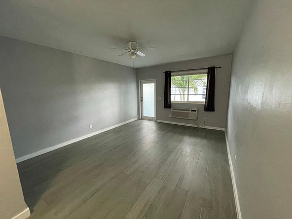 3rd image of 7315 Byron Ave APT 15