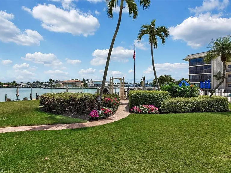 3200 Gulf Shore Blvd N #105 — Photo 28