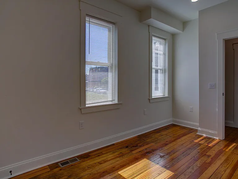 537 N Plum St — Photo 16