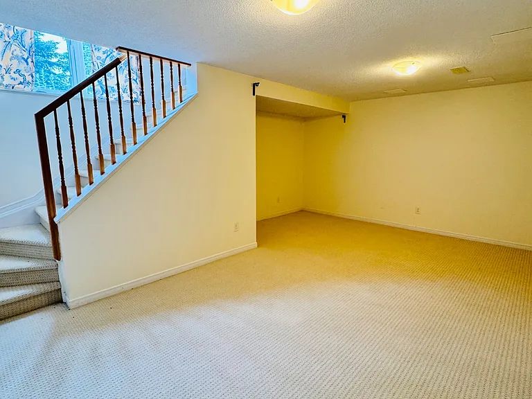 1069 Marconi Ave — Photo 20