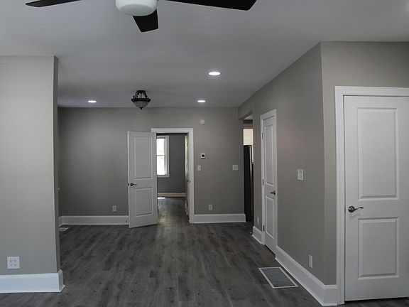 3rd image of 3215 Linwood Ave #2