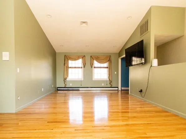 48 Mark Dr, Lincoln, RI 02865