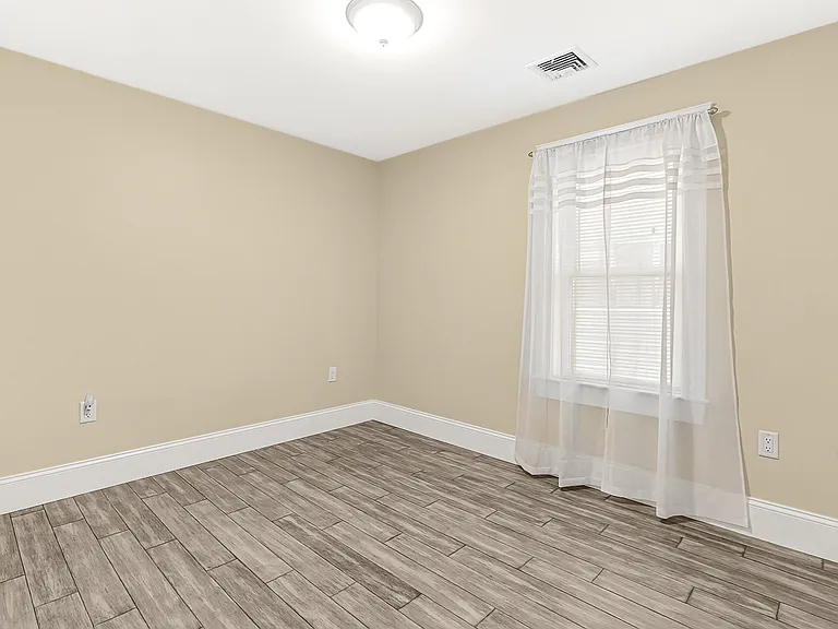 72 Windsor Rd #2 — Photo 11