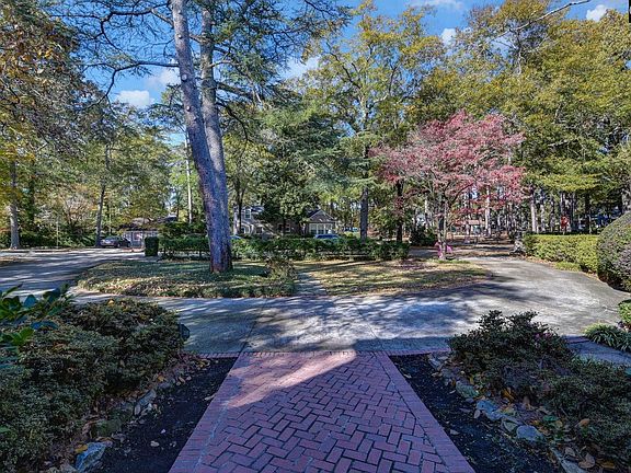 3rd image of 798 Kawana Rd