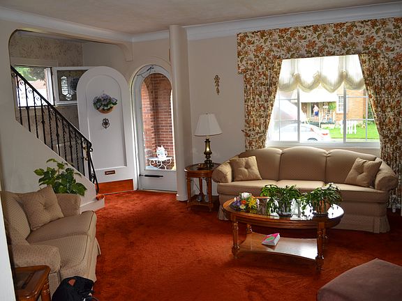 Spacious living room