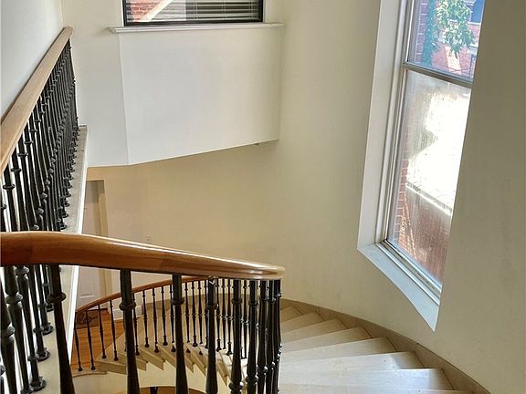 3rd image of 20 Tracy St #4