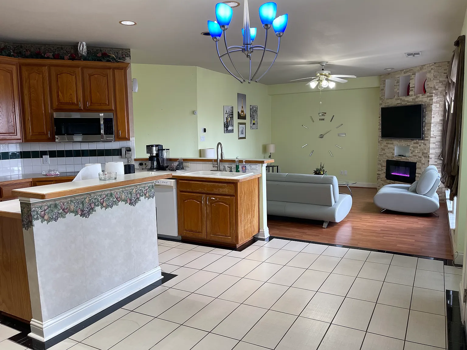 2728 Atrium Dr — Photo 3