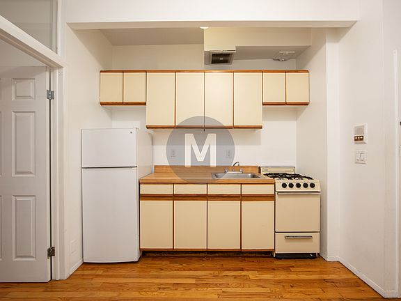 2nd image of 278 Mott St APT 2b
