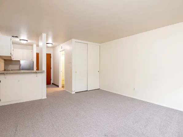 Avante Apartments - Charming, Centrally Located Building with Off Street Parking!, 525 Bellevue Ave E APT 207, Seattle, WA 98102