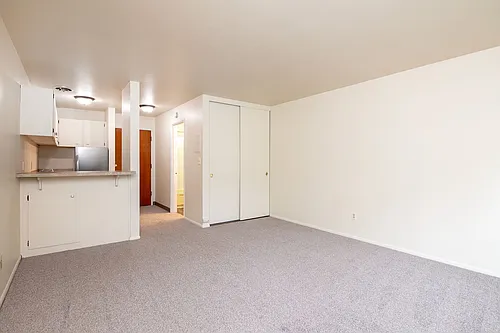 Avante Apartments - Charming, Centrally Located Building with Off Street Parking! Photo 1